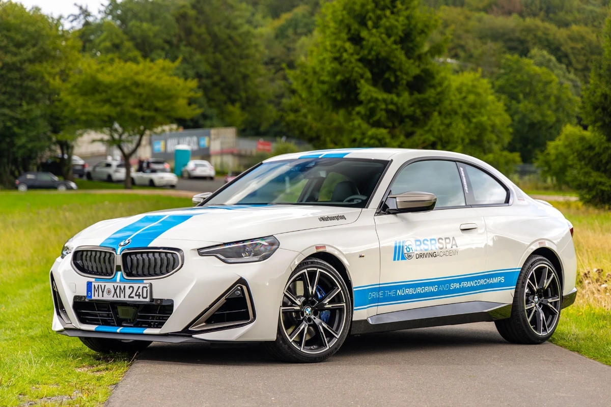 BMW M240i xDrive (G42)