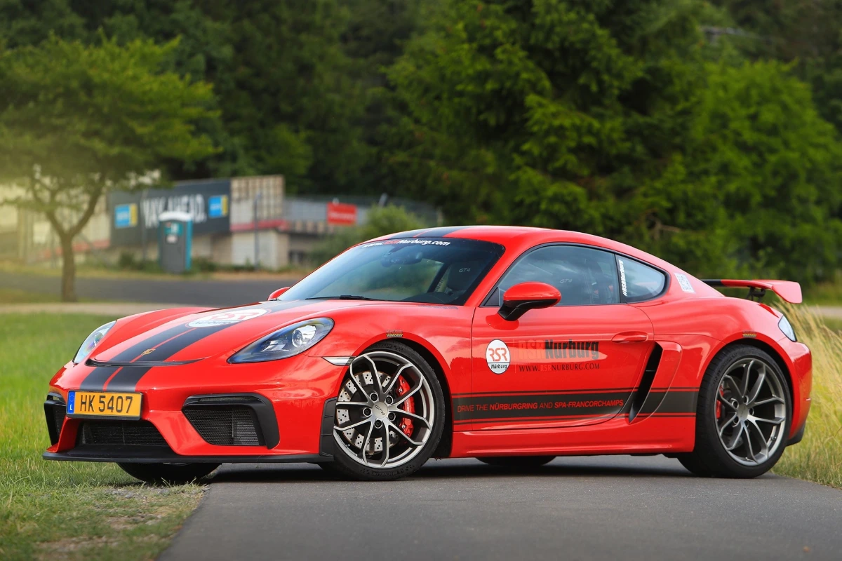 Porsche Cayman GT4 (718)